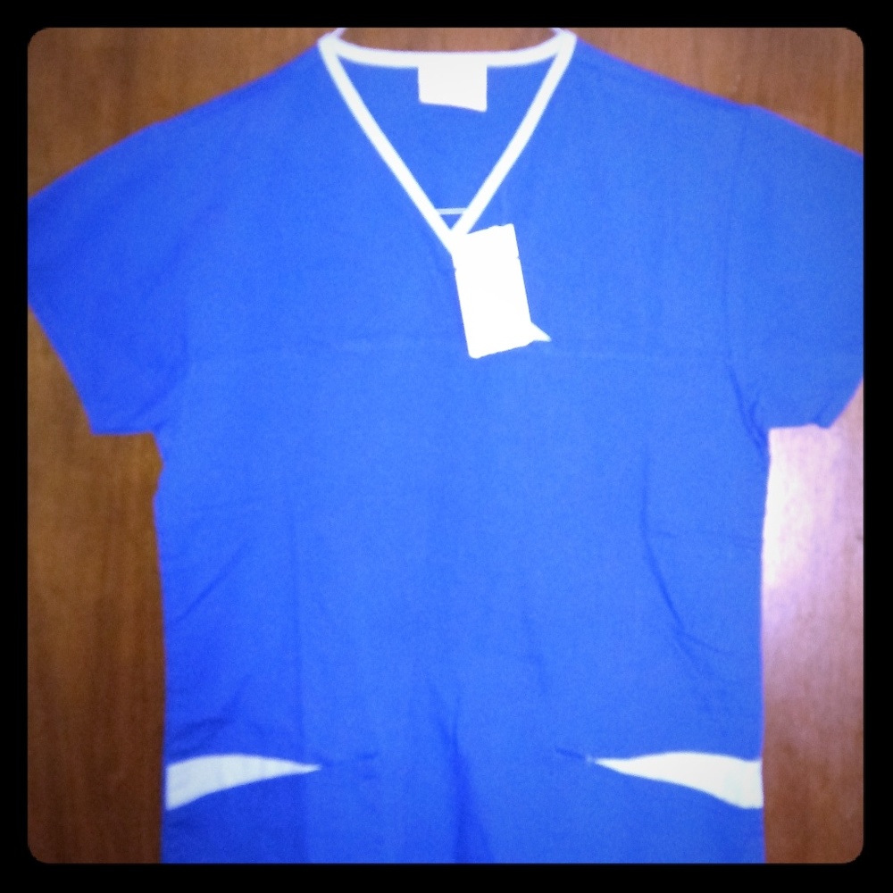 🌟Scrub top by studio ll